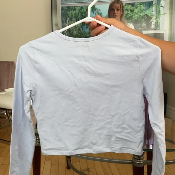 Hollister Cropped Long Sleeve - Picture 2 of 3